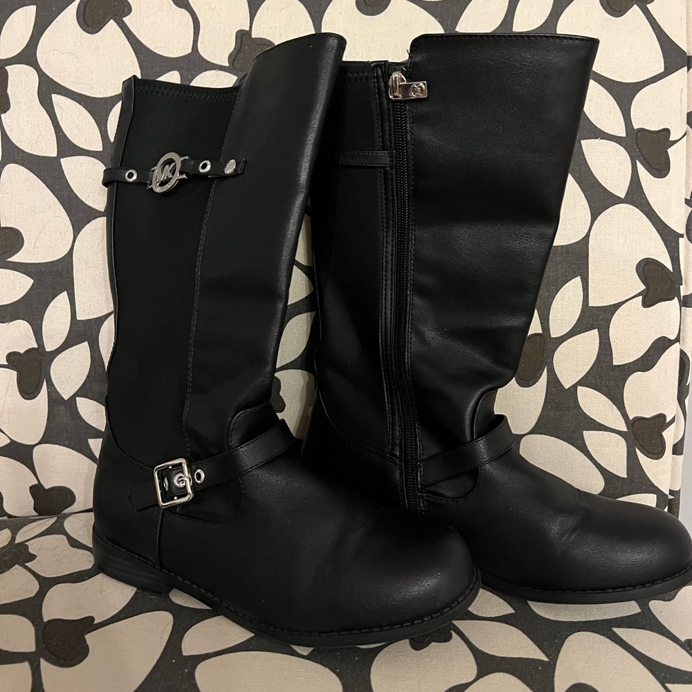 MK girls boots, size 4, worn twice.